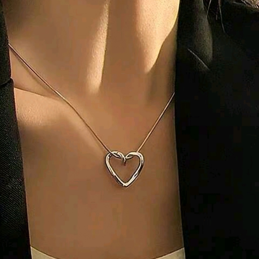 قلادة نسائية